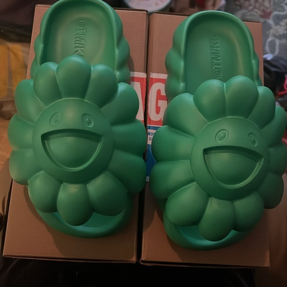 Takashi Murakami Ohana Full Bloom slides Deadstock -never worn island green sz 6 - Picture 4 of 7